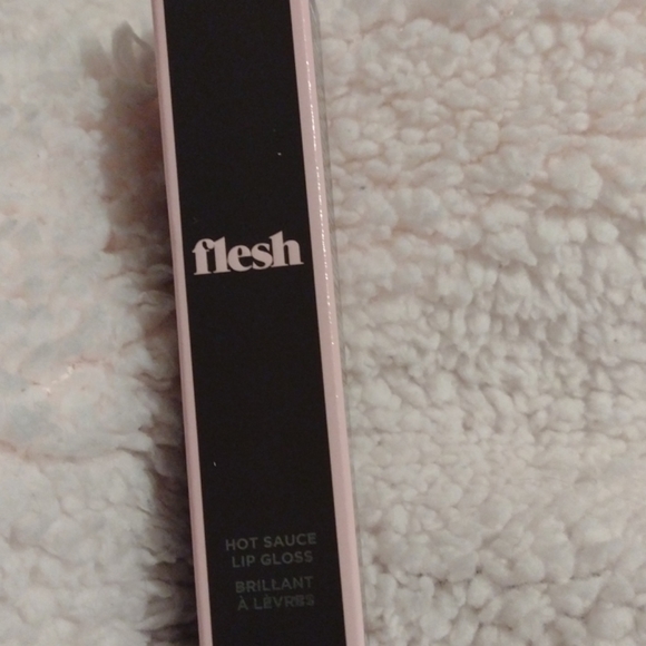 Flesh Hot Sauce lip gloss wind whirled - Picture 2 of 2